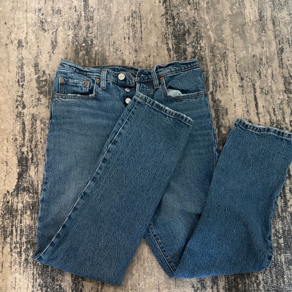 Signature by Levi Strauss Classic Denim Straight Leg Jeans